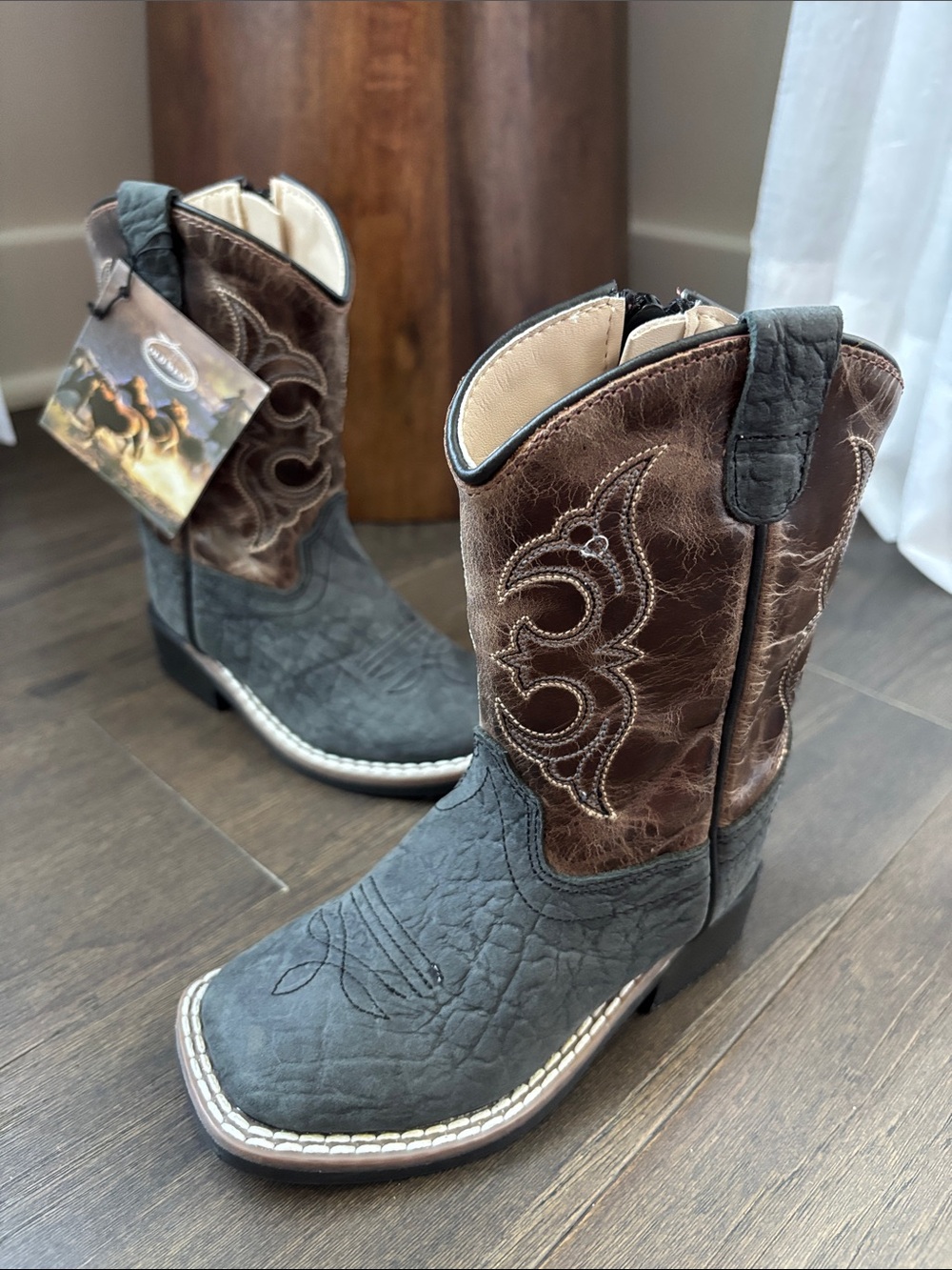 Old West Genuine leather upper,bull hide print rubber outsole,square toe,Western